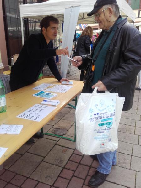 Atelier civique sur le marché par la CASF