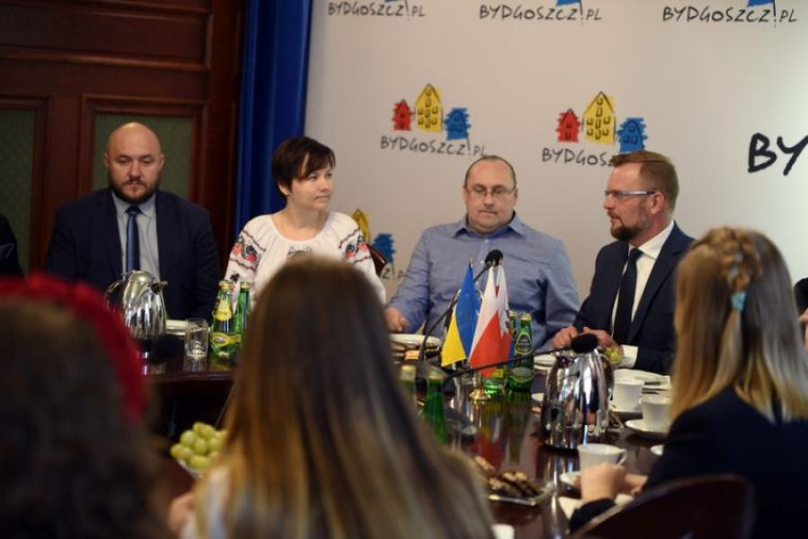 École internationale polonaise-ukrainienne de diplomatie culturelle (avec la participation de jeunes des villes ukrainiennes jumelées avec Bydgoszcz)