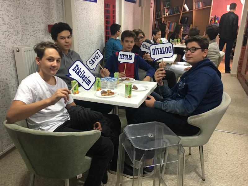 Célébrons le multiculturalisme et la démocratie !