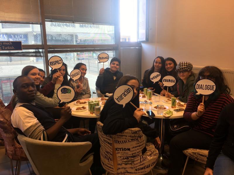 Célébrons le multiculturalisme et la démocratie !