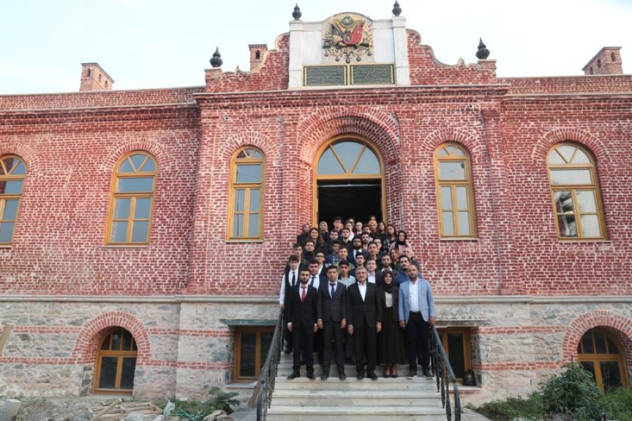 Les jeunes rencontrent le Maire
