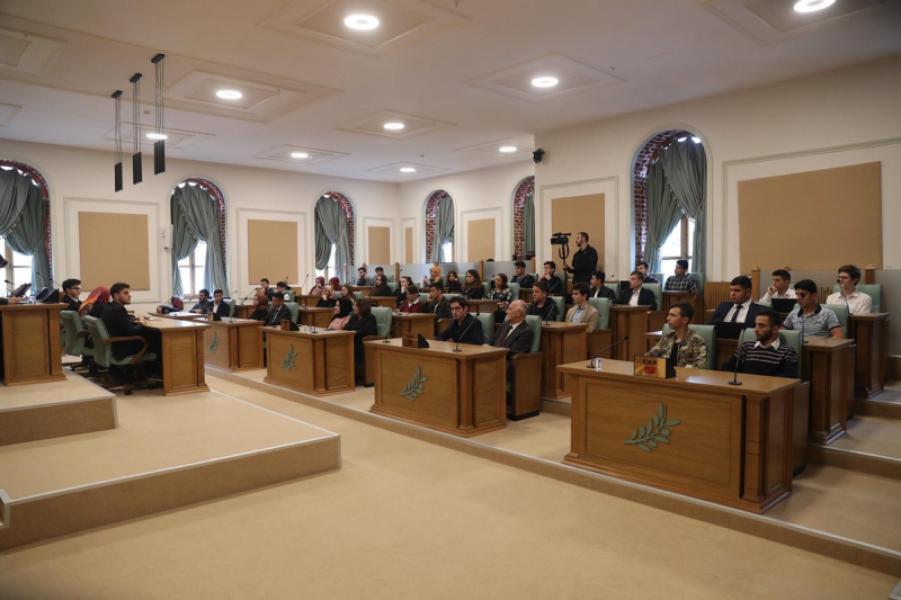 Les jeunes rencontrent le Maire