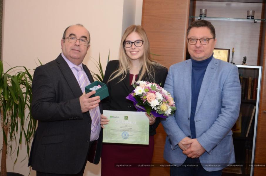 Concours de rédaction pour les jeunes « Participation des jeunes au développement de la démocratie locale : initiatives concrètes et visions »