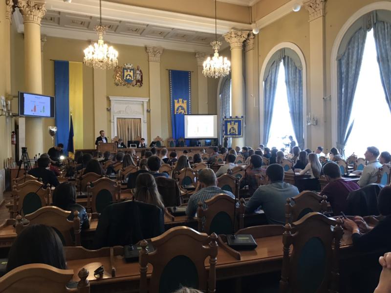 La première session des jeunes du conseil municipal de Lviv