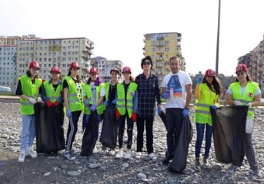 Nettoyage du littoral de Batumi