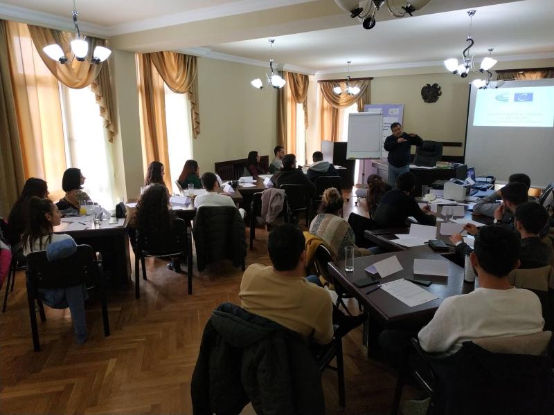 Engagement des jeunes dans l'autonomie locale. Atelier dans la ville d'Abovyan
