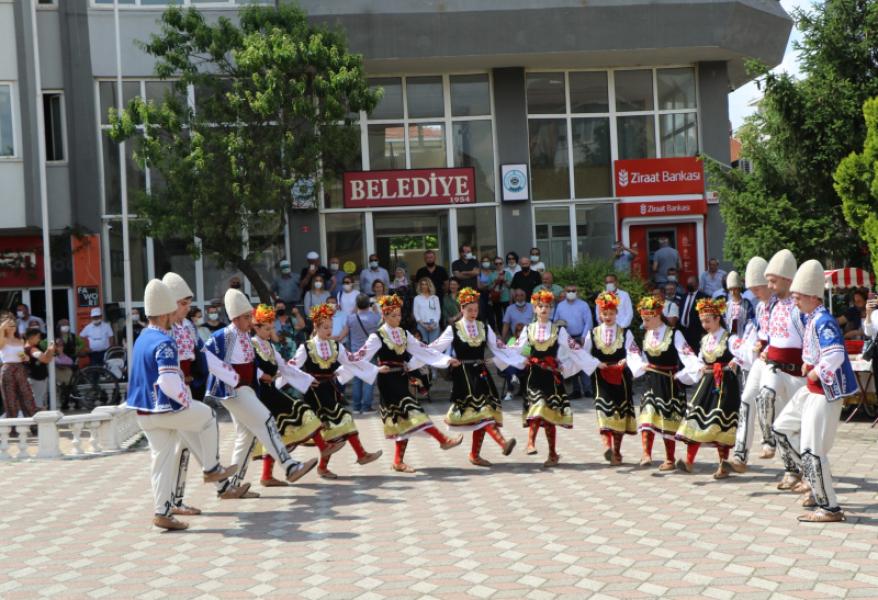 Folklore show of K?rklareli and Karnobat teams in Ahmetbey