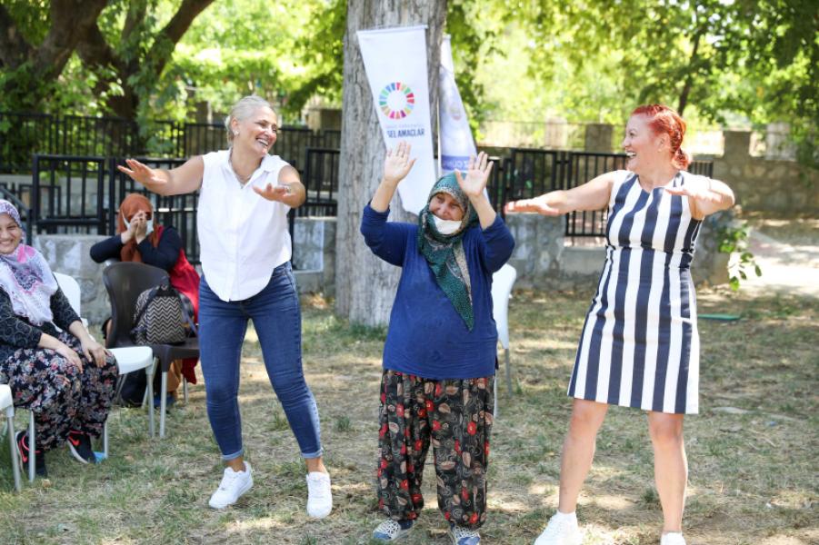 Don't Stay in the Field, Let the Women of Buca Win Project