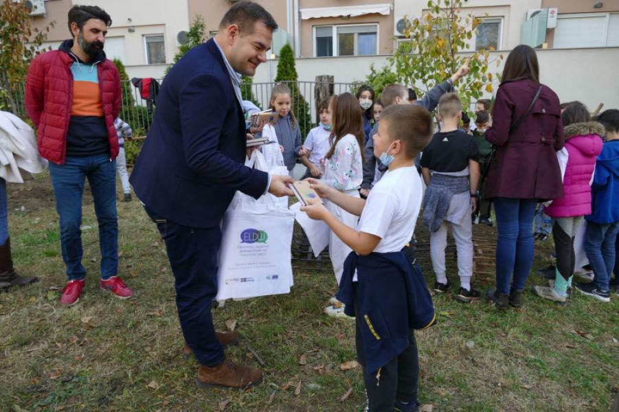 ONE SCHOOL = ONE TREE