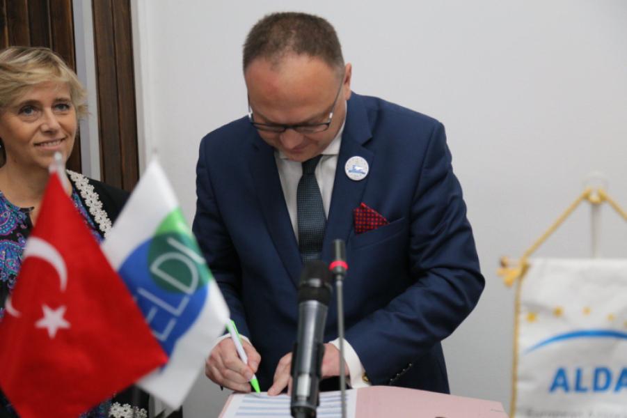 TURKEY'S FIRST LOCAL DEMOCRACY AGENCY IS ESTABLISHED