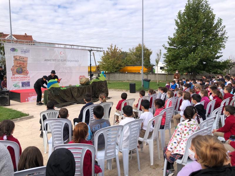 THE THEATER GAME ON “SHOULD INCREASE THE ENVIRONMENTAL AWARENESS OF CHILDREN” WAS INTRODUCED