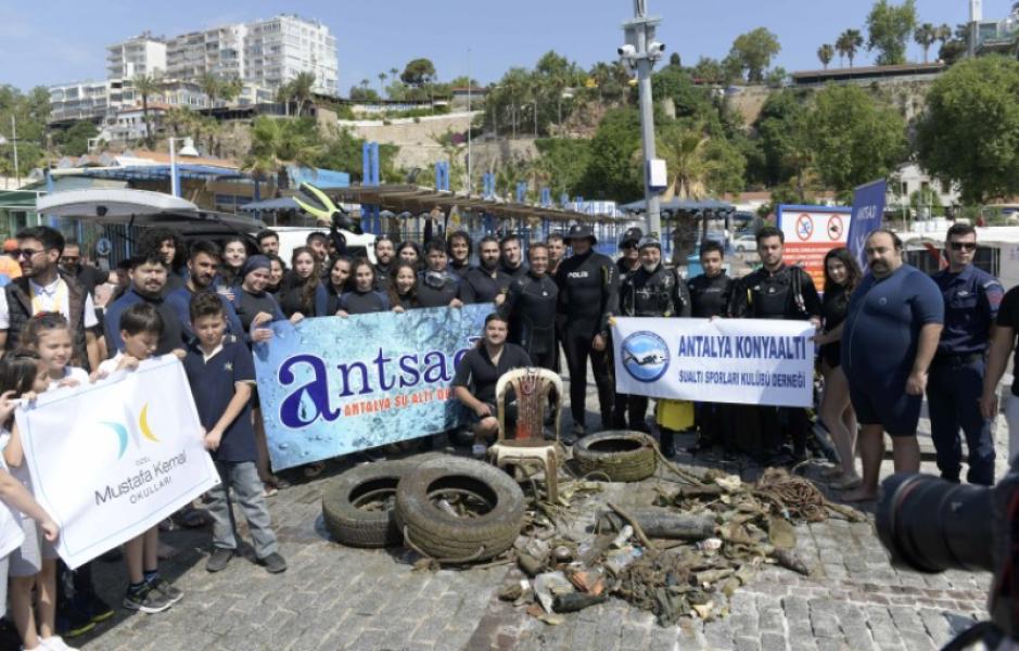 Seabed cleaning at the historical Kaleici Marina