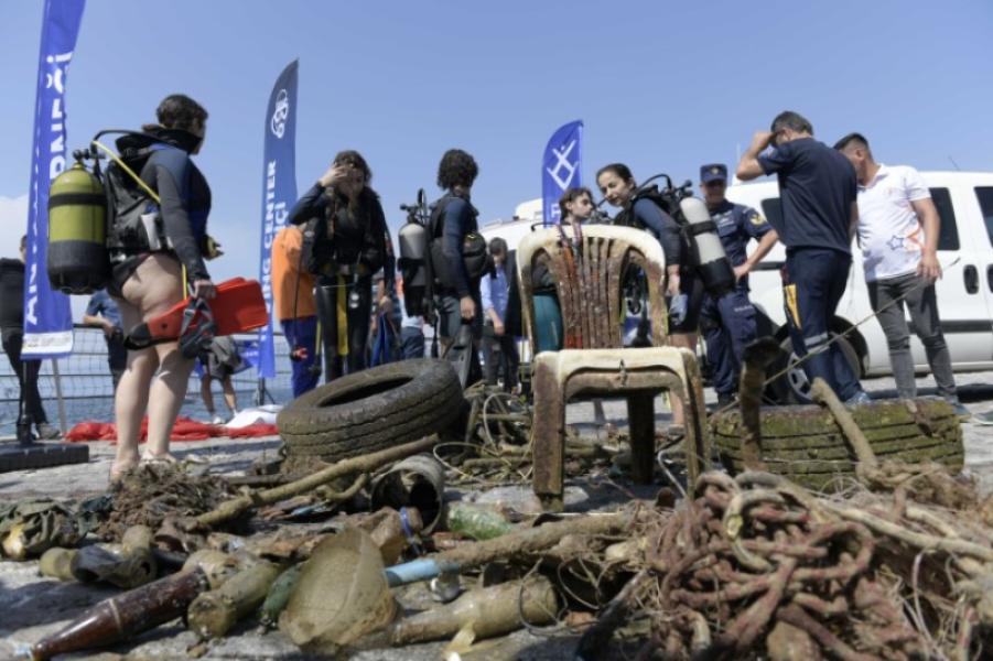 Seabed cleaning at the historical Kaleici Marina