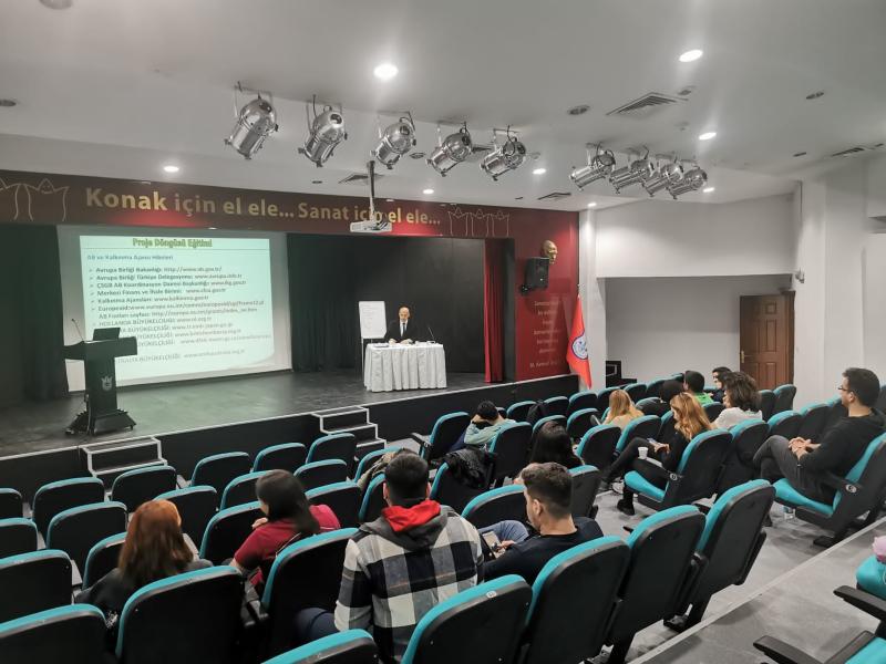 Formations de projet pour les jeunes