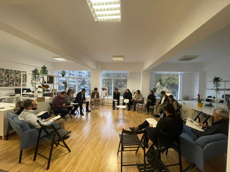 Comment relier l'administration publique à la communauté locale ?