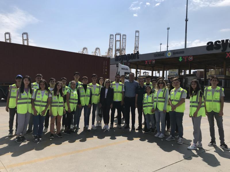 RESPECTUEUX DE L'ENVIRONNEMENT, LE SEUL PORT À CONTENEURS CERTIFIÉ VERT DE TURQUIE, ASYAPORT, REND VISITE À DES ÉTUDIANTS