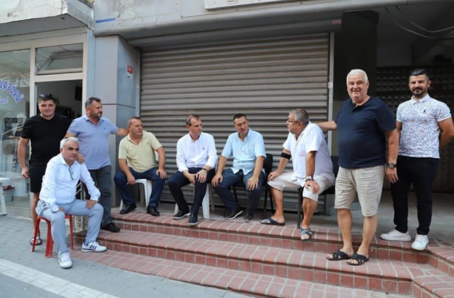 Visites chez les commerçants locaux et réunions sur site