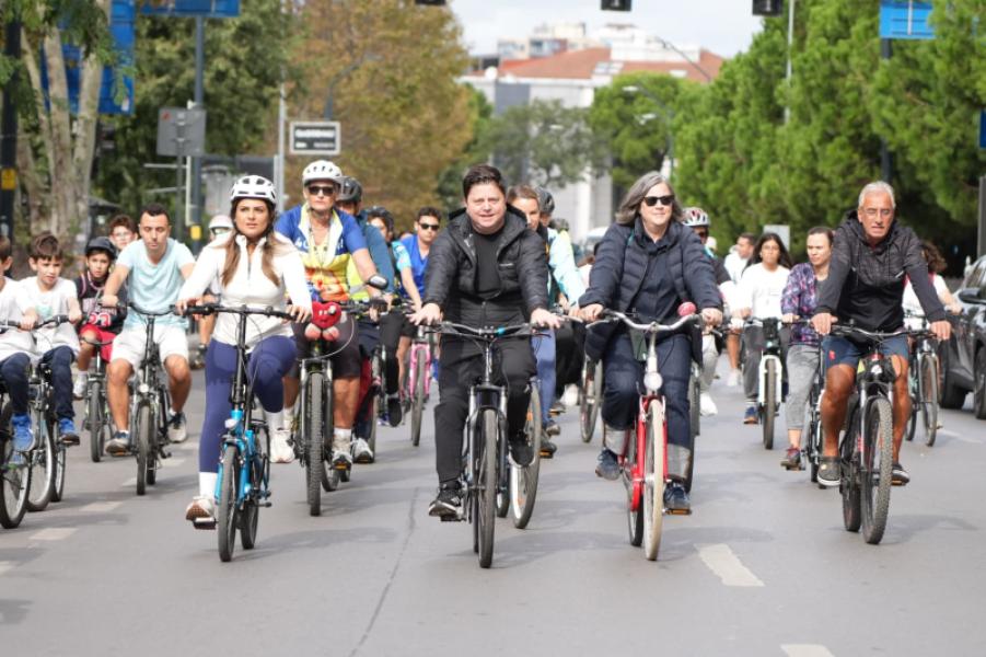La ville est à vous, pédalez en avant