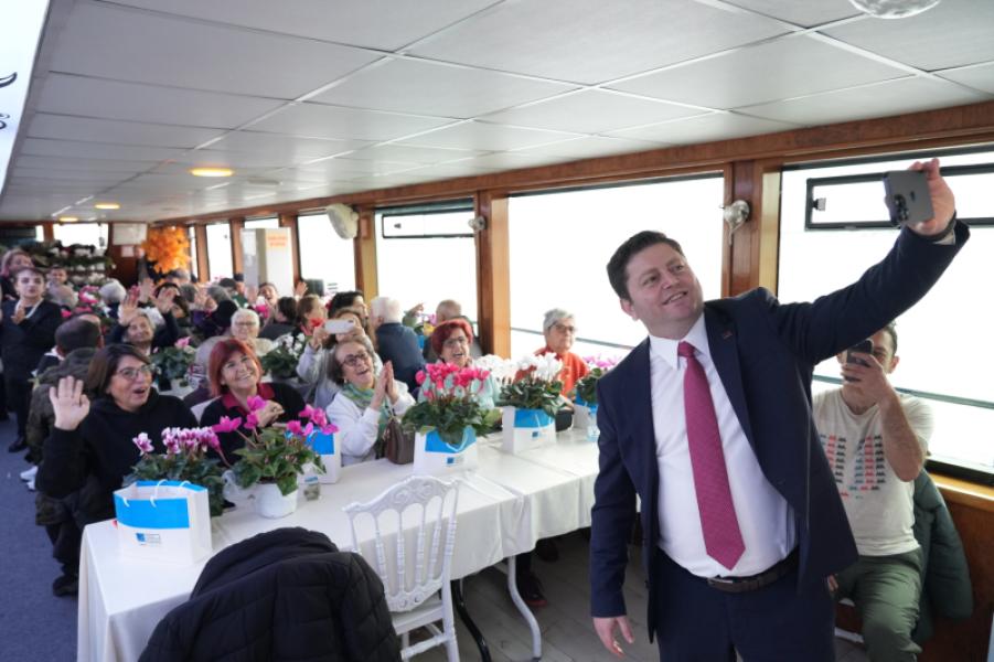 Le ferry de la paix de Kadıköy