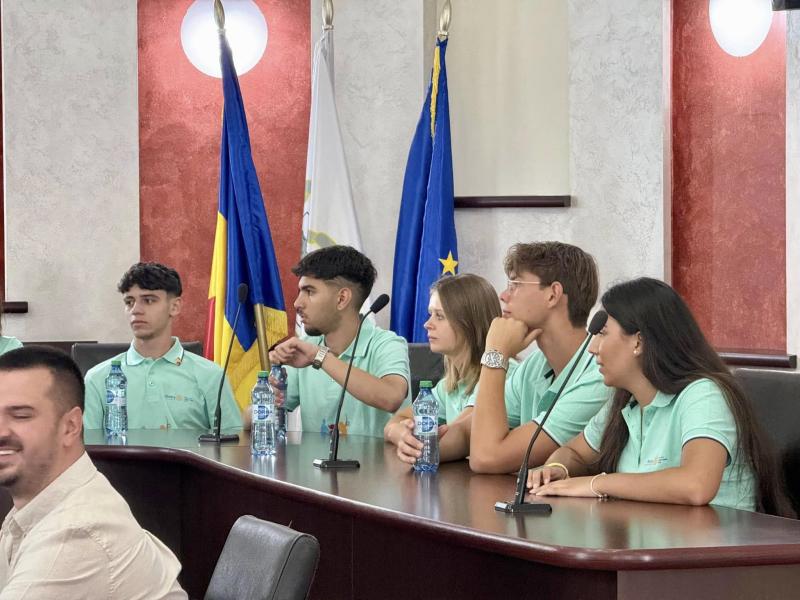 Échange international de jeunes à la mairie de Ramnicu Valcea