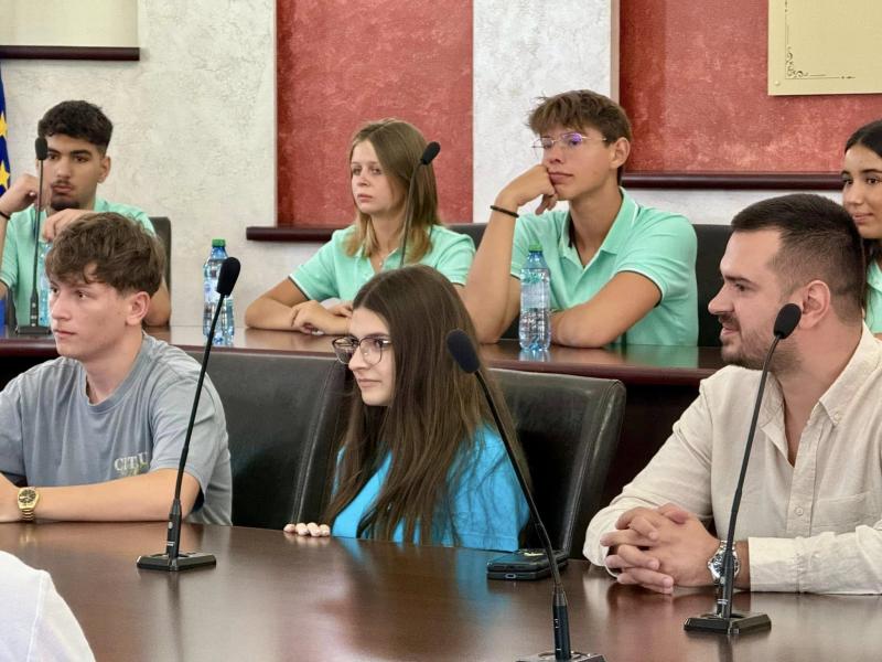 Échange international de jeunes à la mairie de Ramnicu Valcea