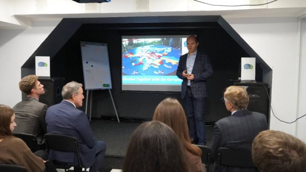 Visite de représentants belges à Fastiv pour discuter de développement communautaire, de coopération internationale et de démocratie locale.
