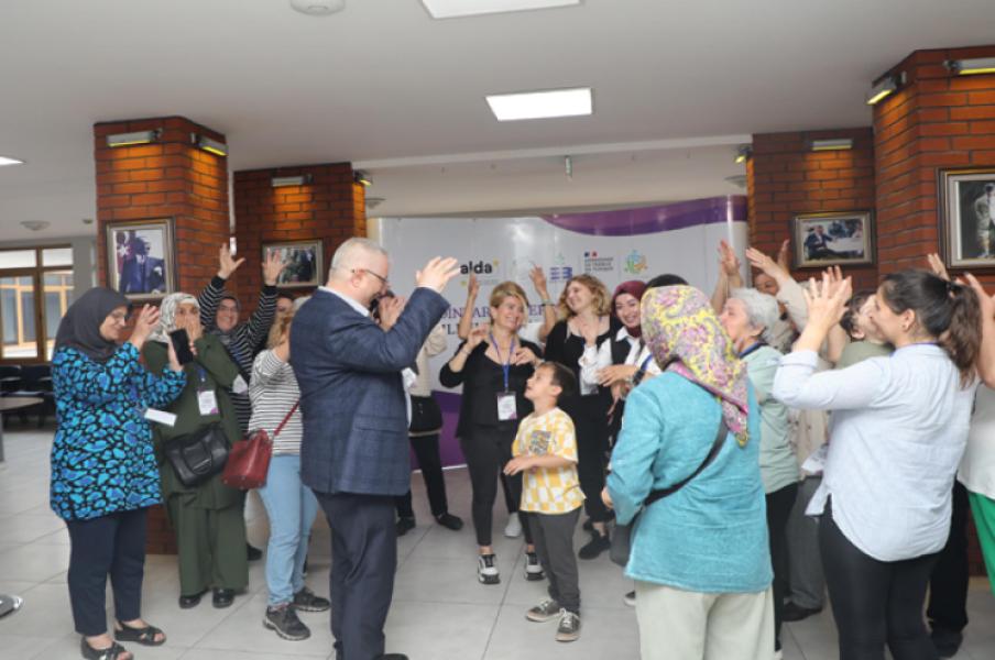 Renforcer la participation des femmes à la gouvernance locale