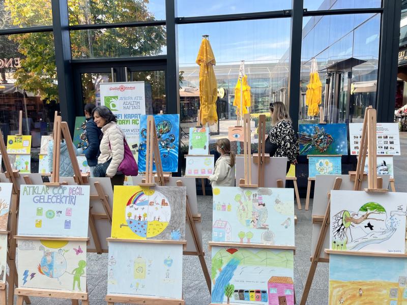 Pour inculquer aux enfants et aux jeunes des habitudes de recyclage et les sensibiliser au zéro déchet.