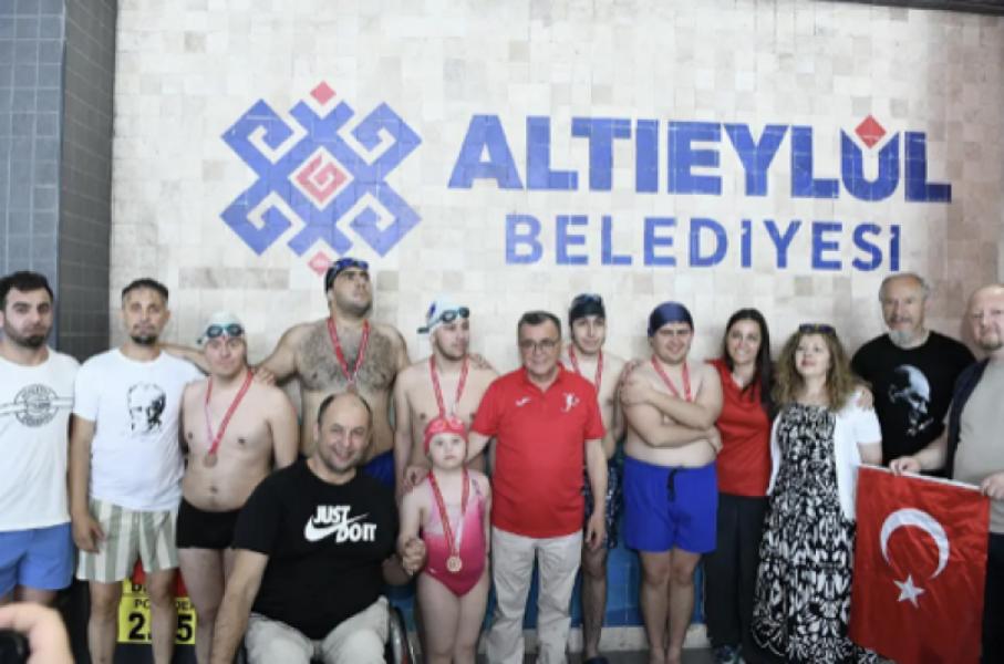 « Le sport sans barrières : Journée de la natation inclusive »
