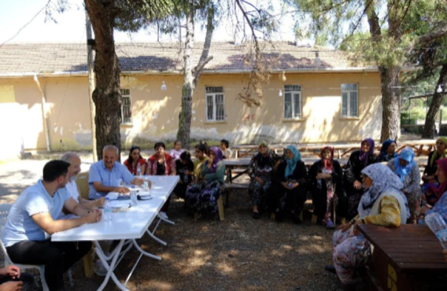 « Rapprocher la démocratie locale : réunions de dialogue de quartier »