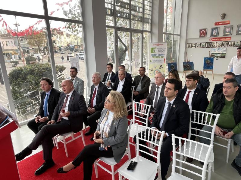 Informations aux membres du Parlement et aux représentants des partis politiques locaux concernant la SEDL