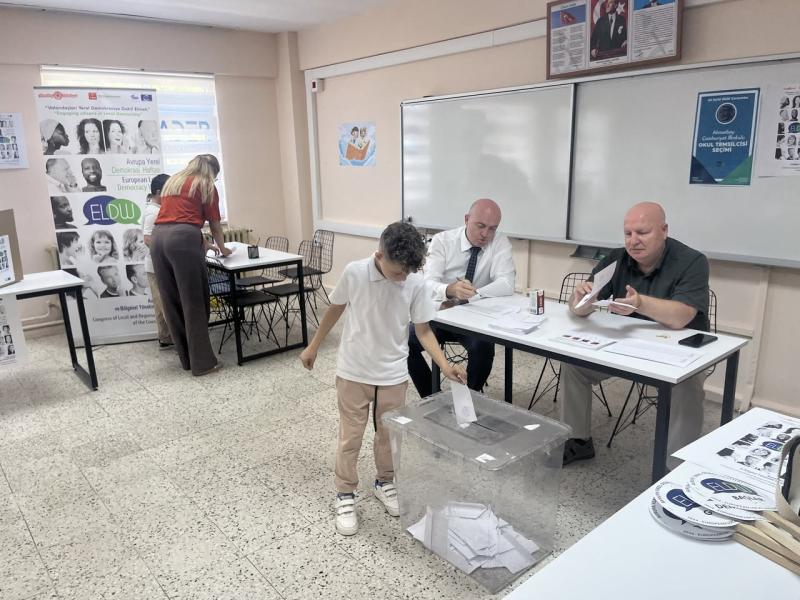Des élections de représentants scolaires ont eu lieu dans les écoles d'Ahmetbey dans le cadre des activités SEDL