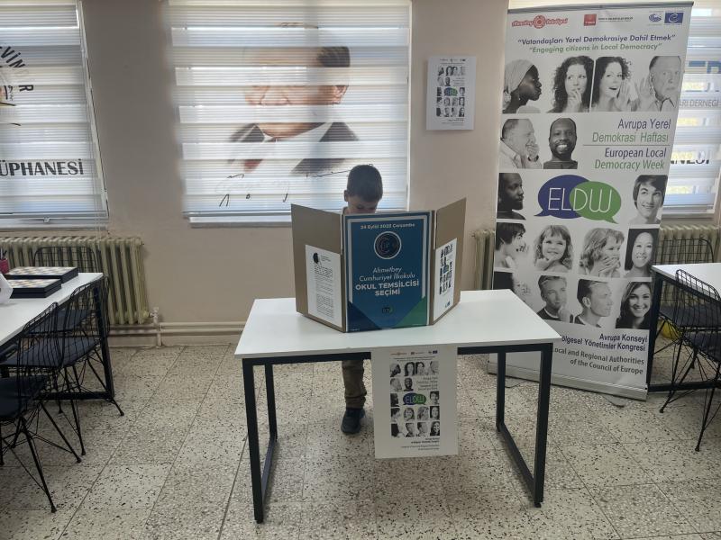 Des élections de représentants scolaires ont eu lieu dans les écoles d'Ahmetbey dans le cadre des activités SEDL