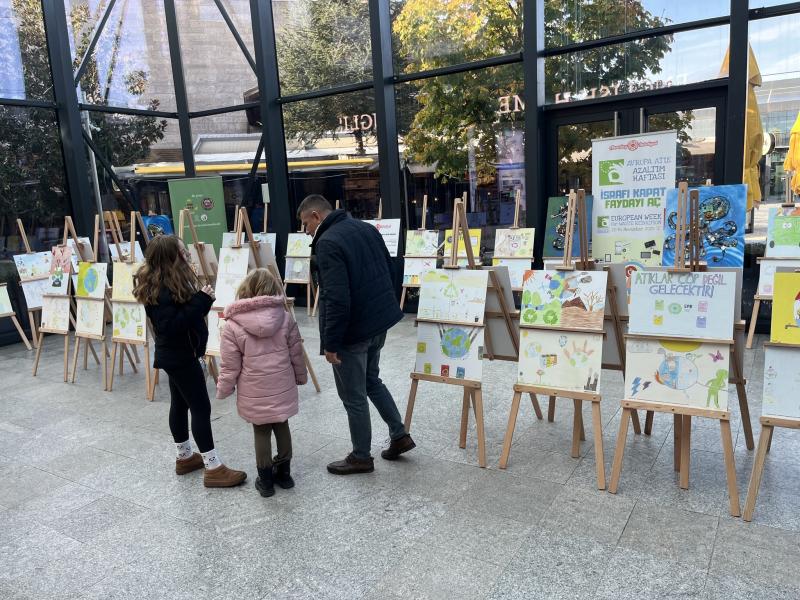 EXPOSITION D'ŒUVRES D'ART RÉALISÉES PAR DES JEUNES D'AHMETBEY