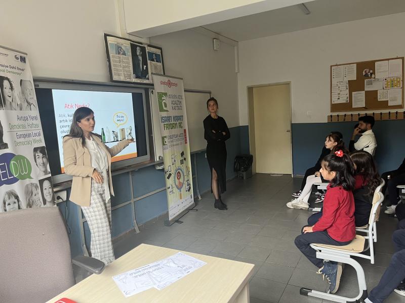 L'ÉDUCATION SUR LE CHANGEMENT CLIMATIQUE, LE RECYCLAGE ET LA CONSERVATION DE L'EAU SE POURSUIT À AHMETBEY