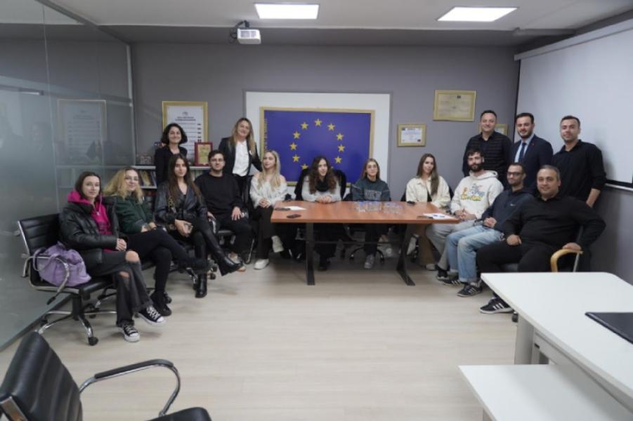 Autonomiser les jeunes NEET grâce au projet Erasmus+ NYDES : coopération internationale et impact local